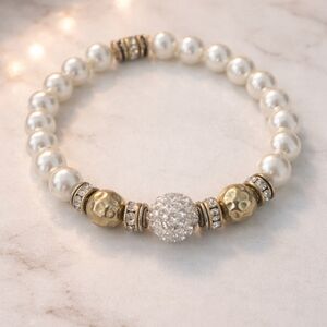 Elegant Pearl and Gold Bracelet